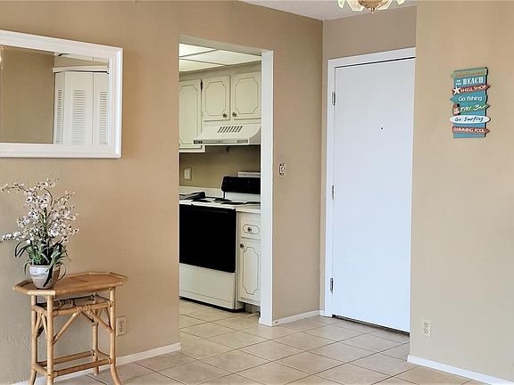3rd image of 255 Dolphin Pt APT 708