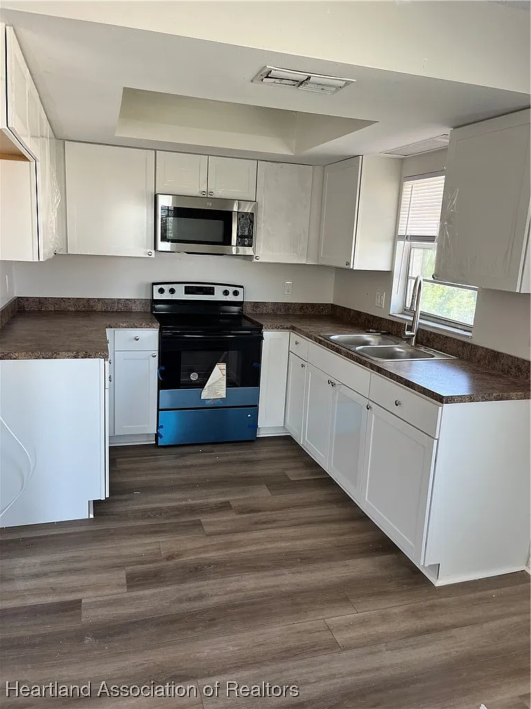 2 bed, 1.5 bath, 725 sqft, $1,075 — Photo 2