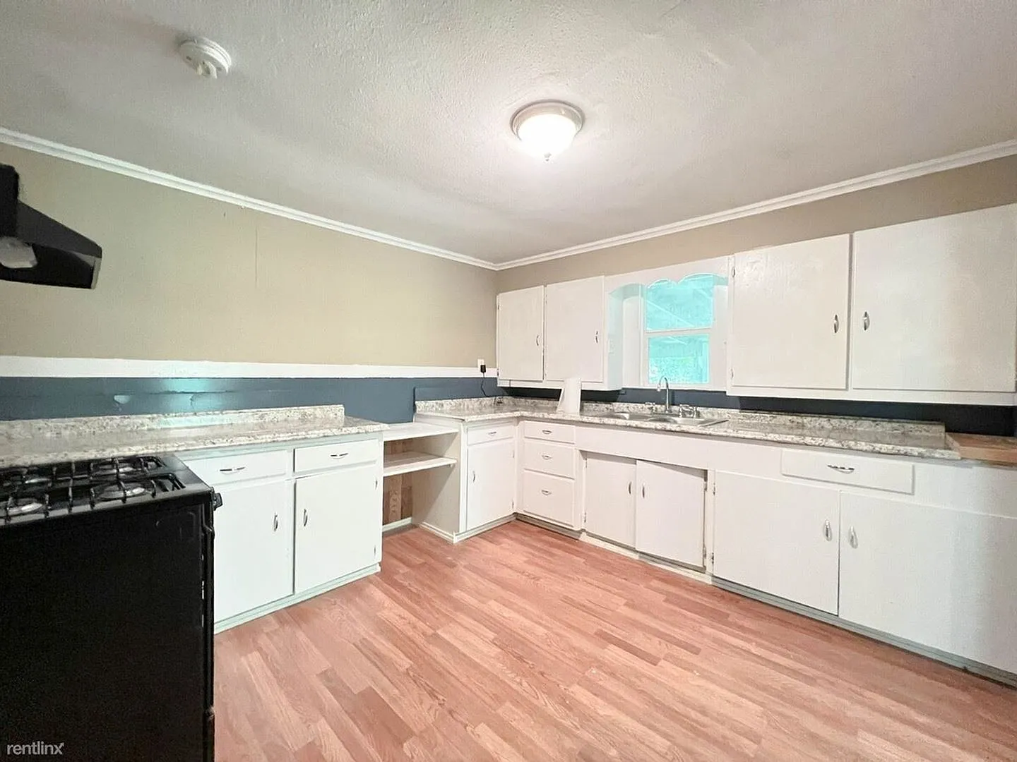 3 Bed, 1 Bath Home with Large Fenced Yard | $1,350/Month — Photo 2