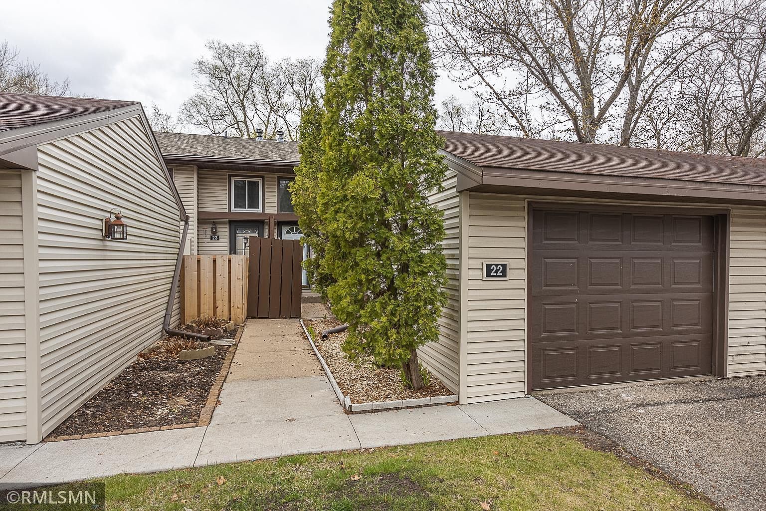 22 River Woods Ln Burnsville Mn 55337 Mls 5743621 Zillow