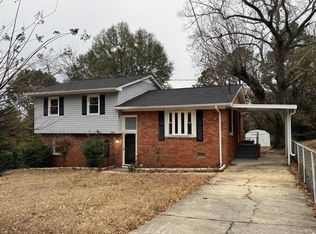 1001 Chesterfield Dr, Fayetteville, NC 28305