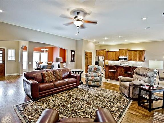 5th image of 801 SW Glen Arbor Ave