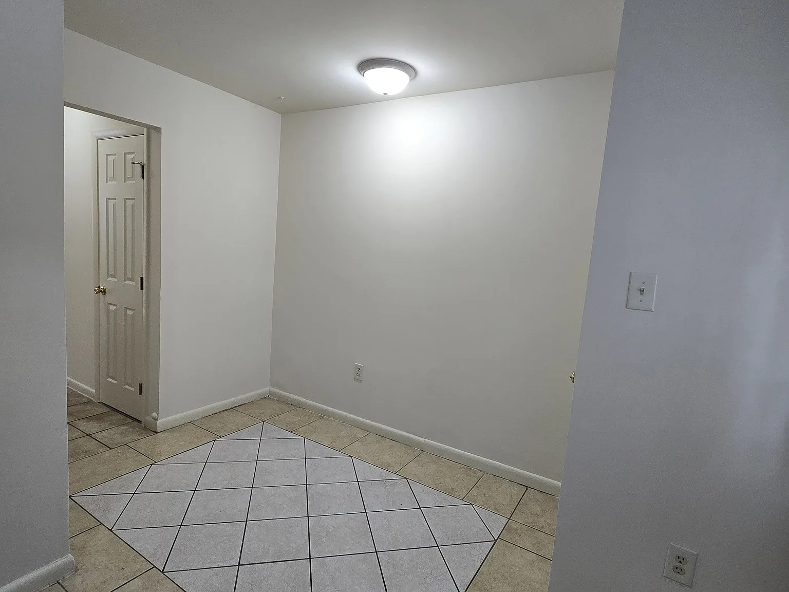 3 bed, 1.5 bath, 1200 sqft, $1,795 — Photo 4