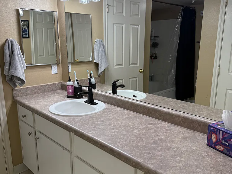 Spacious bathroom