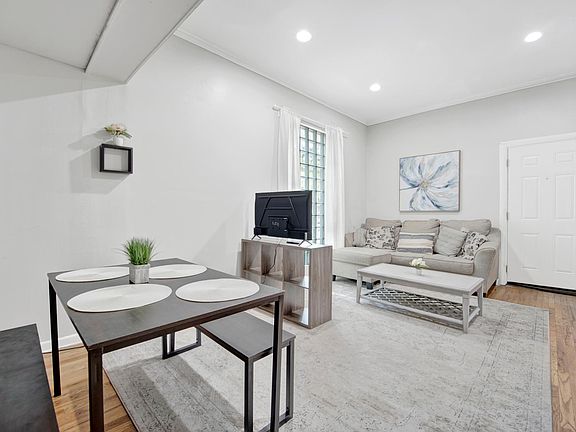 5th image of 1205 W Oakdale Ave #1