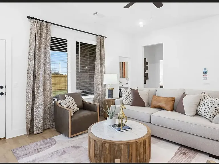 2311 Longfellow Dr — Photo 12