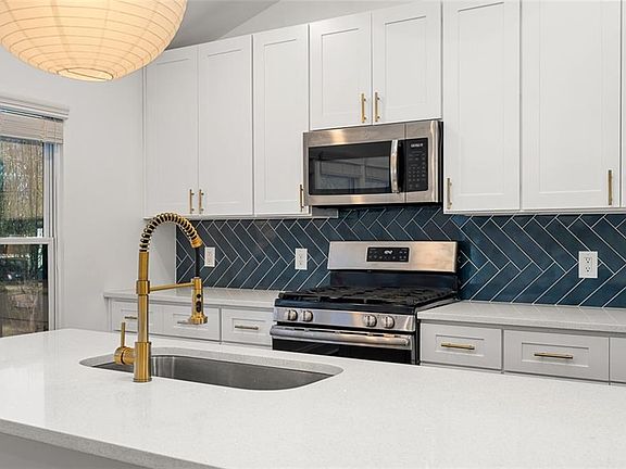 2nd image of 2344 Belmont Dr