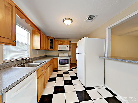 4th image of 2677 Tina Ln