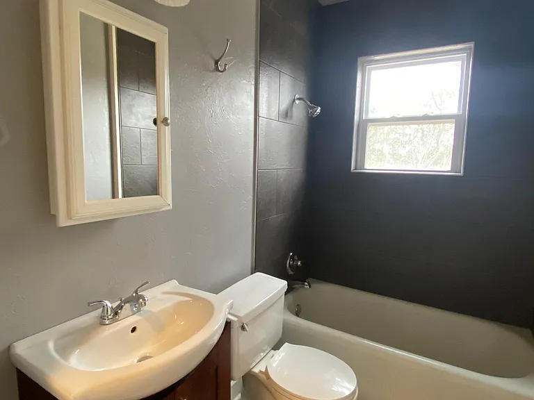 127 NW 31st St #6 — Photo 9