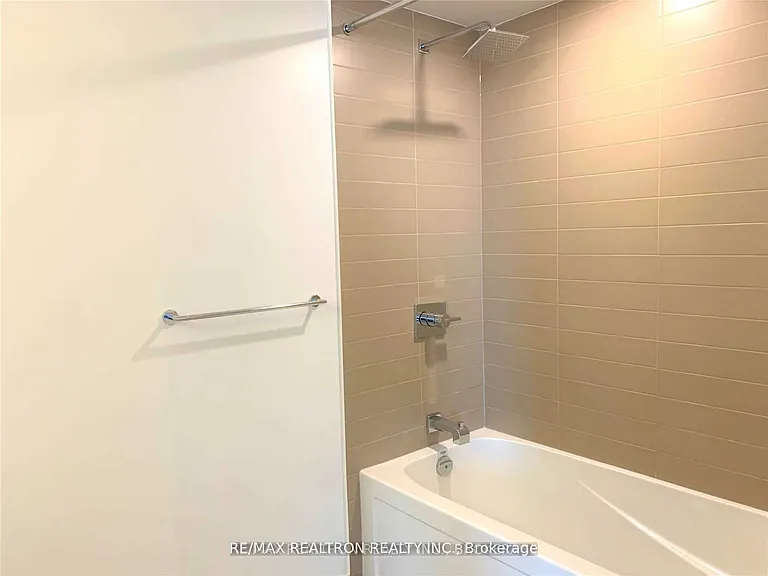 501 Yonge St #4009 — Photo 17