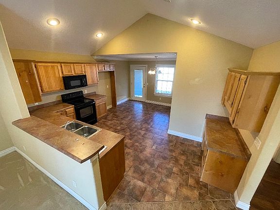 4th image of 211 Ravenwood Blvd APT B