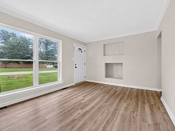 5th image of 121 Sunglow Dr