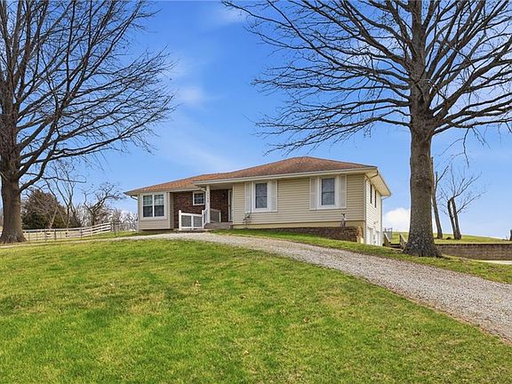 3rd image of 3111 S Fields Rd