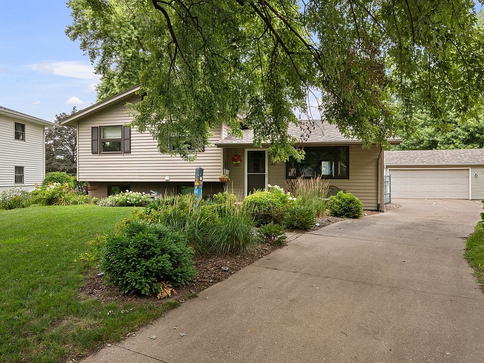 1st image of 40 Parklane Cir