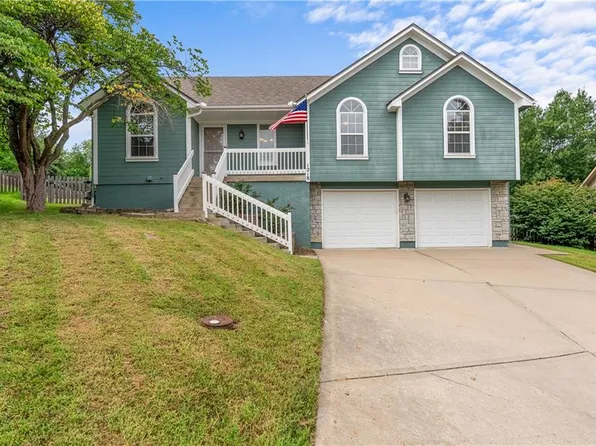 1218 Windcrest Ct, Grain Valley, MO 64029