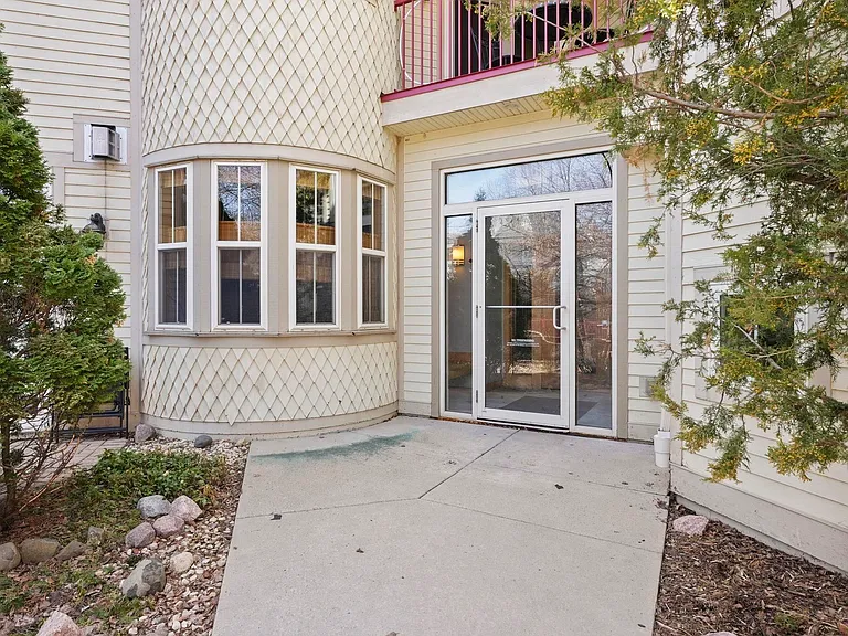 1037 Williamson St #107 — Photo 40
