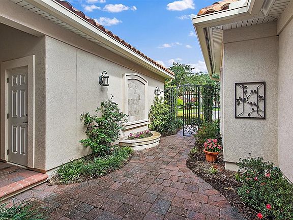5th image of 220 Laurel Ln