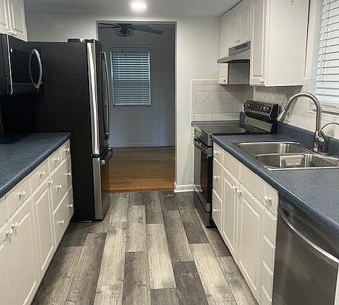 5th image of 8004 Miramar Ave