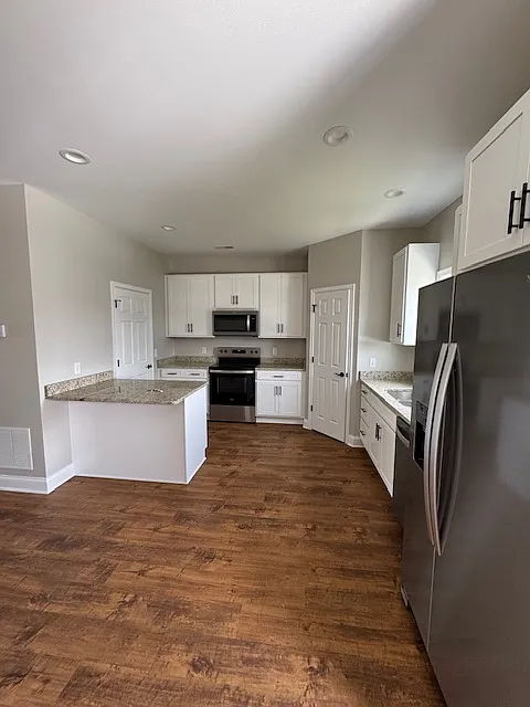 3 bed, 2.5 bath, 1490 sqft, $1,875 — Photo 2