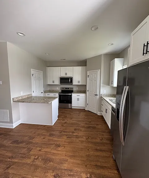 648 Zephyr Dr — Photo 2
