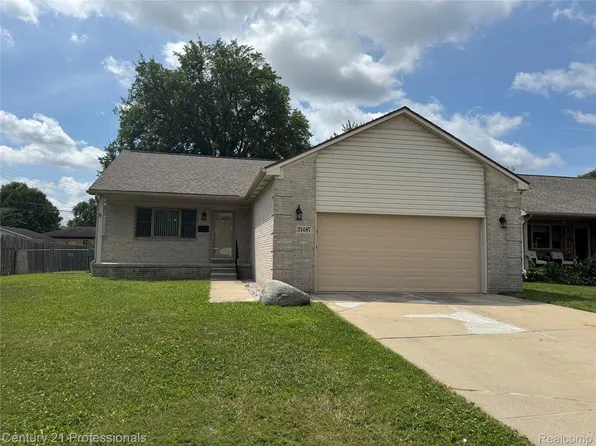31487 Cambridge St, Garden City, MI 48135