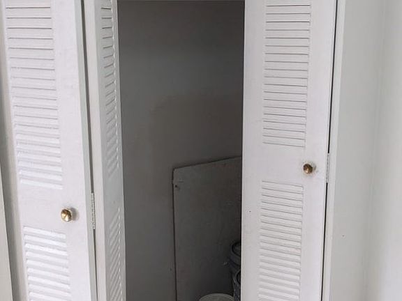 5th image of 627 McDougall St #0