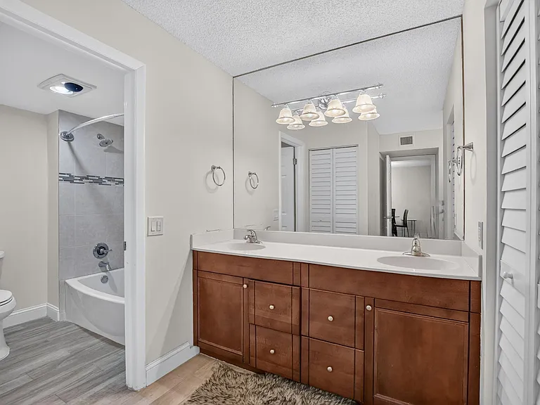 21211 Lago Cir #C — Photo 21