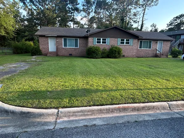 1223 Poplar Ave #A, Nashville, GA 31639