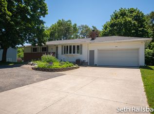 890 Four Mile Rd NE, Grand Rapids, MI 49525