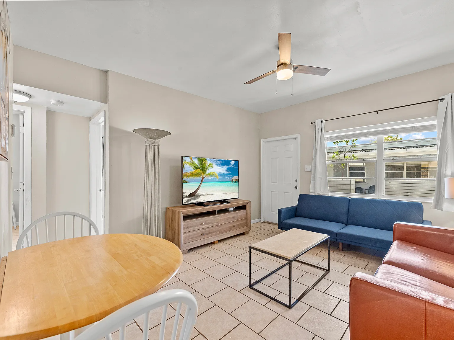 2 bed, 900 sqft, $2,300 — Photo 4
