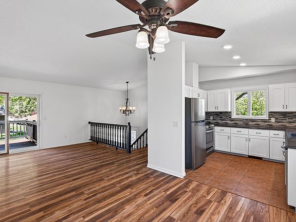 2nd image of 14070 Candlewood Ln NE
