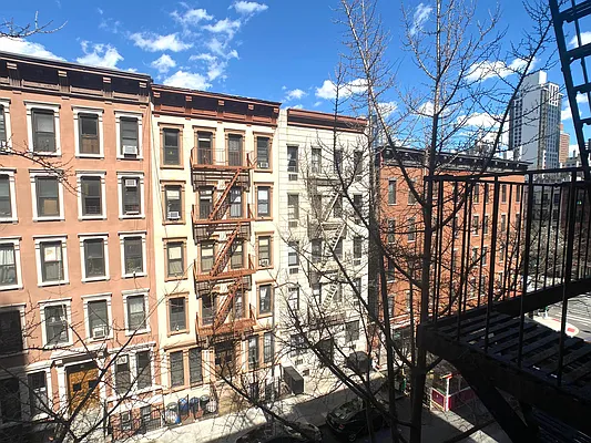 Rented by Tourma Realty LLC | media 10