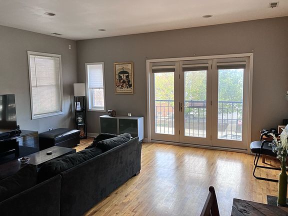 3rd image of 2635 W Belmont Ave Unit 2