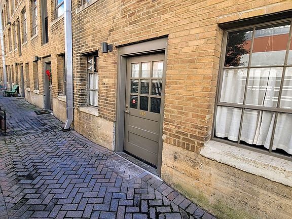 2nd image of 465 Walnut St Unit B03