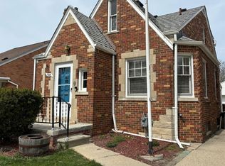 1528 Roslyn Rd, Grosse Pointe Woods, MI 48236
