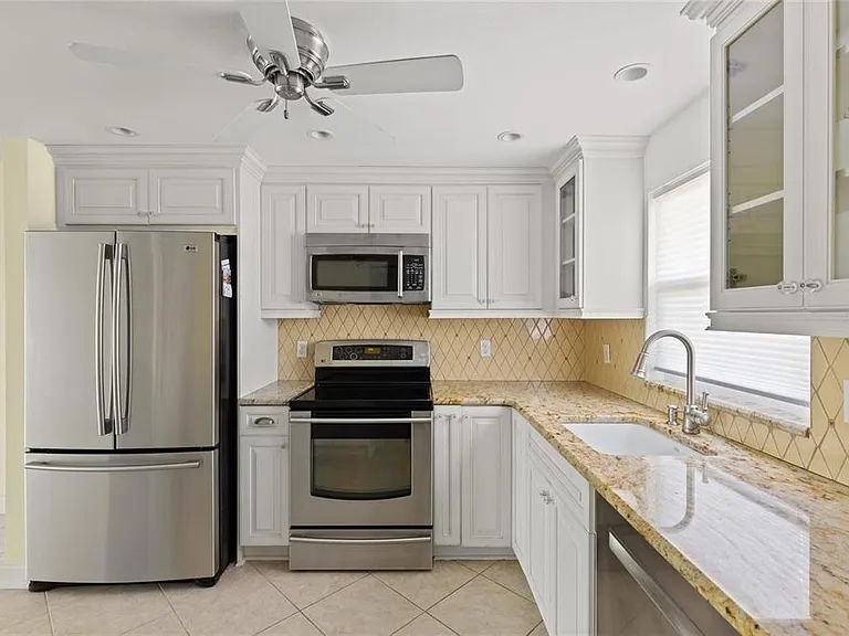 4775 Cove Cir #202 — Photo 6