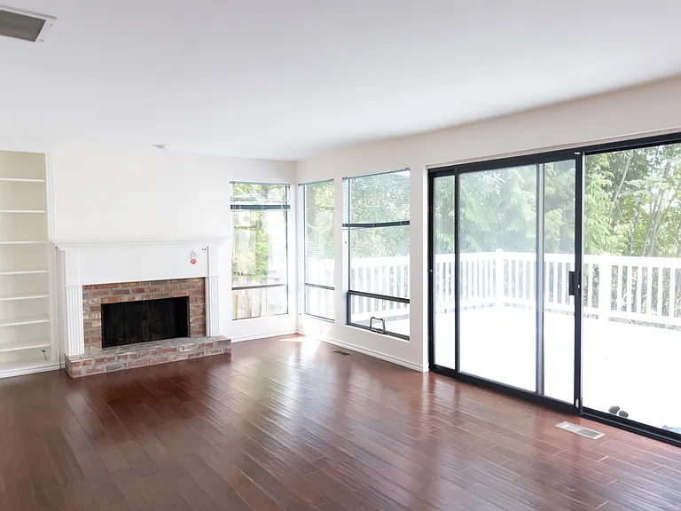 13816 SE 42nd Pl — Photo 3