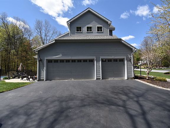 4th image of 16 Quincy Ln