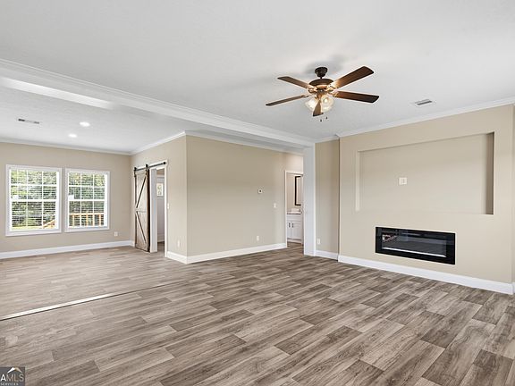 3rd image of 4689 Regan Rd