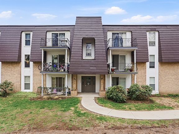 2nd image of 16 Shadowbrook Ln APT 33