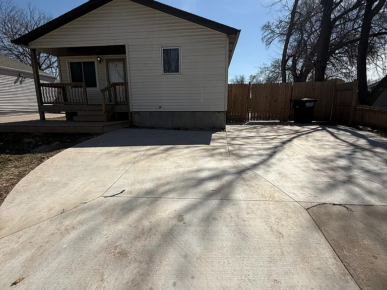 4835 Fremont St — Photo 2
