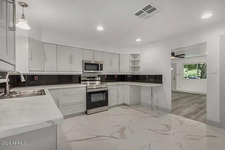 1008 W Watson Dr — Photo 10