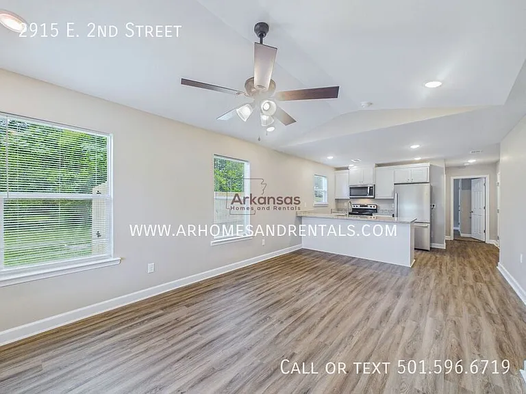 2915 E 2nd St — Photo 3