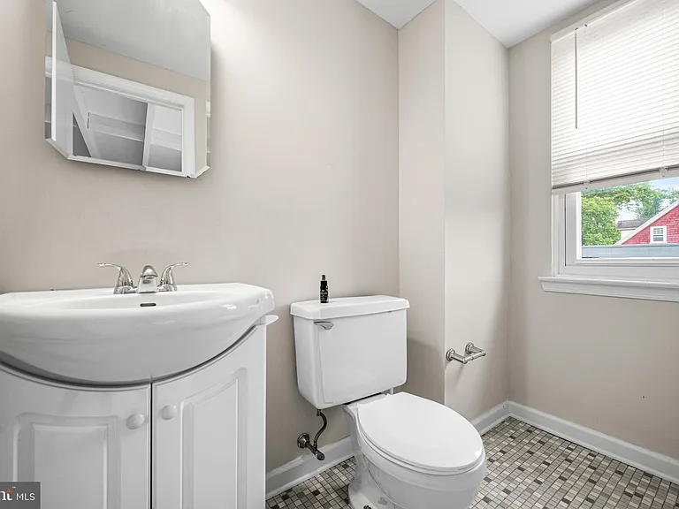 15 Llanfair Rd #D — Photo 23