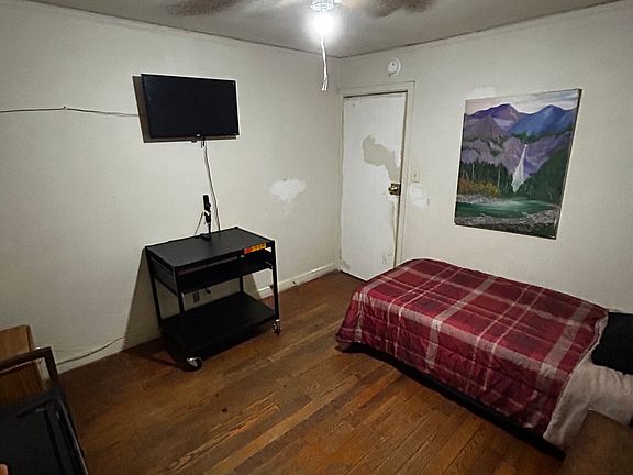 2nd image of 4121 Lakehurst Ct #3