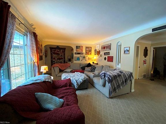 3rd image of 2236 Carabel Ave