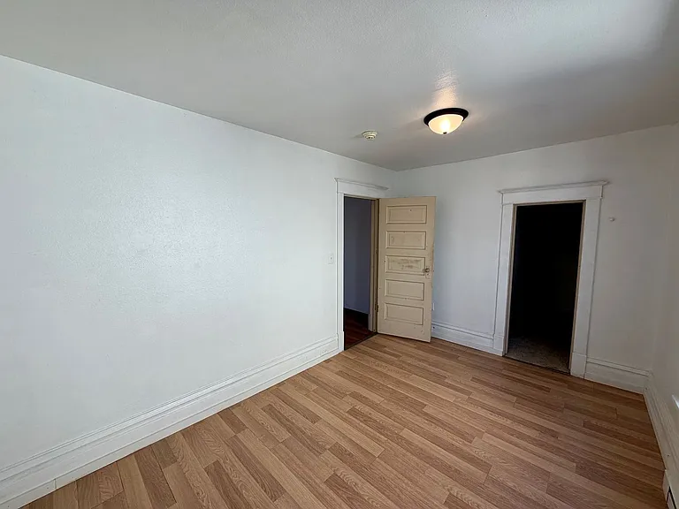 724 Washington St — Photo 9