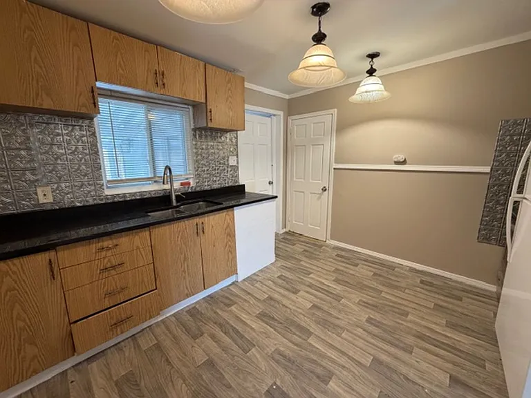 2257 Chambers Rd — Photo 5