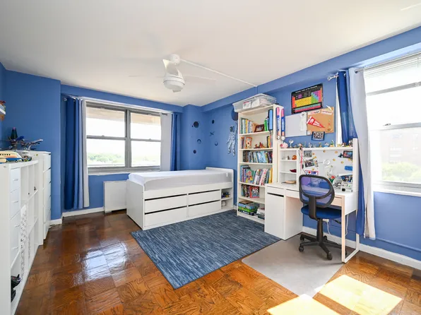 61-20 Grand Central Parkway image 21 of 28