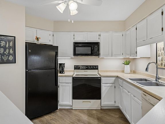 3rd image of 6500 Woodlake Dr APT 710
